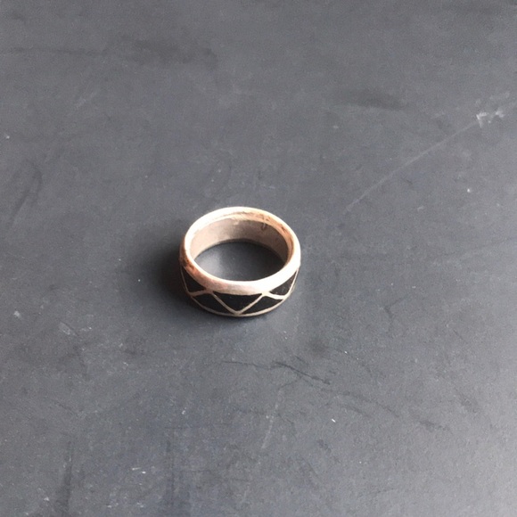 Vintage Jewelry - Size 9 sterling Navajo onyx inlay ring